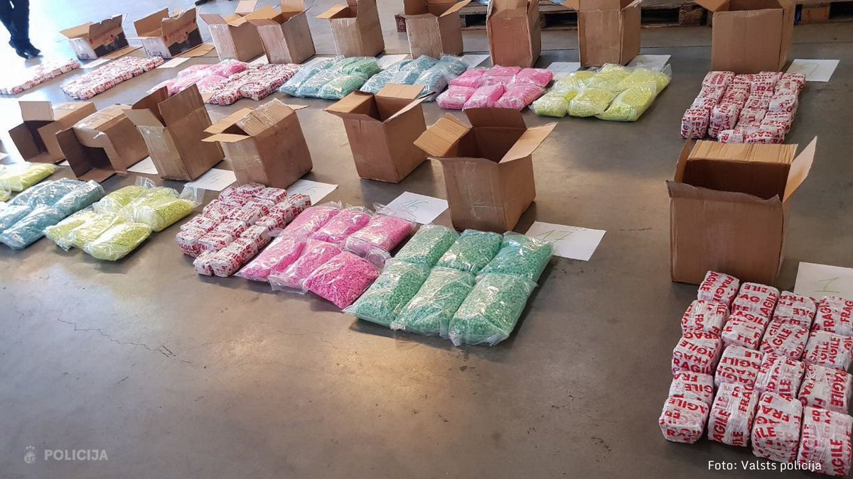 .@Valsts_policija in cooperation with @vid_gov detained a person from whom approximately 290 kilograms of narcotic and psychotropic substances were seized, informed the police