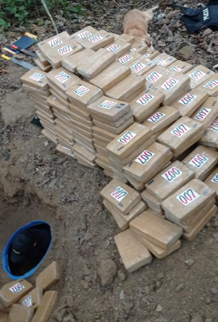 In Jama, Manabí, almost two tons of cocaine were discovered on a piece of land. Three people were arrested and will be prosecuted by @FiscaliaEcuador for alleged drug trafficking