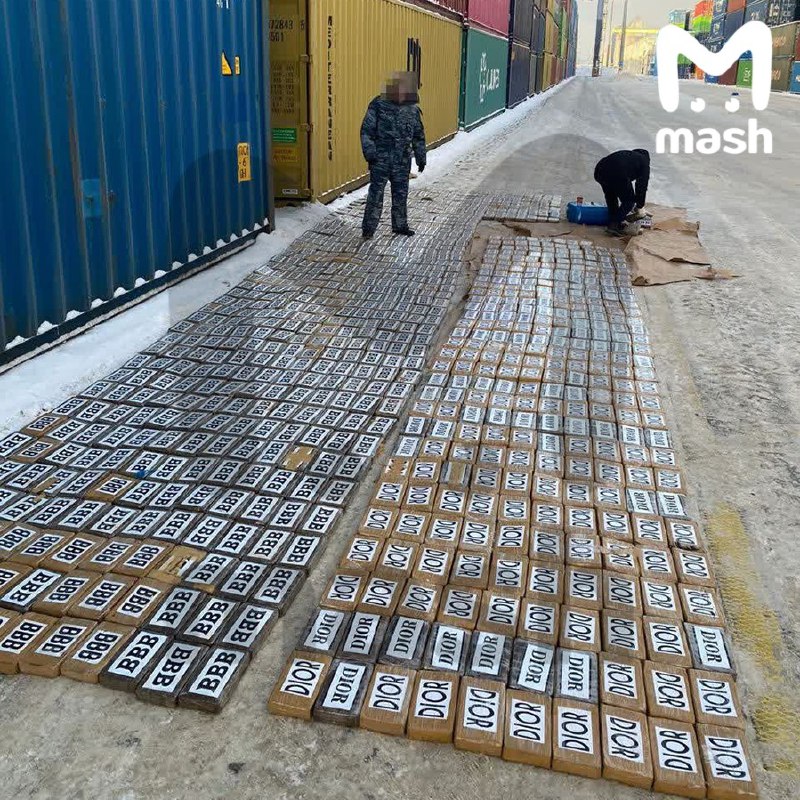 More than a ton of cocaine worth 11 billion rubles was seized by customs officers and the FSB in the port of St. Petersburg. Container arrived from Nicaragua