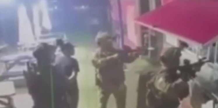 Laut einem Bericht wurden bei einer Razzia im Norden der Stadt 51 bestätigte Mitglieder der Tren-de-Aragua-Gang festgenommen.